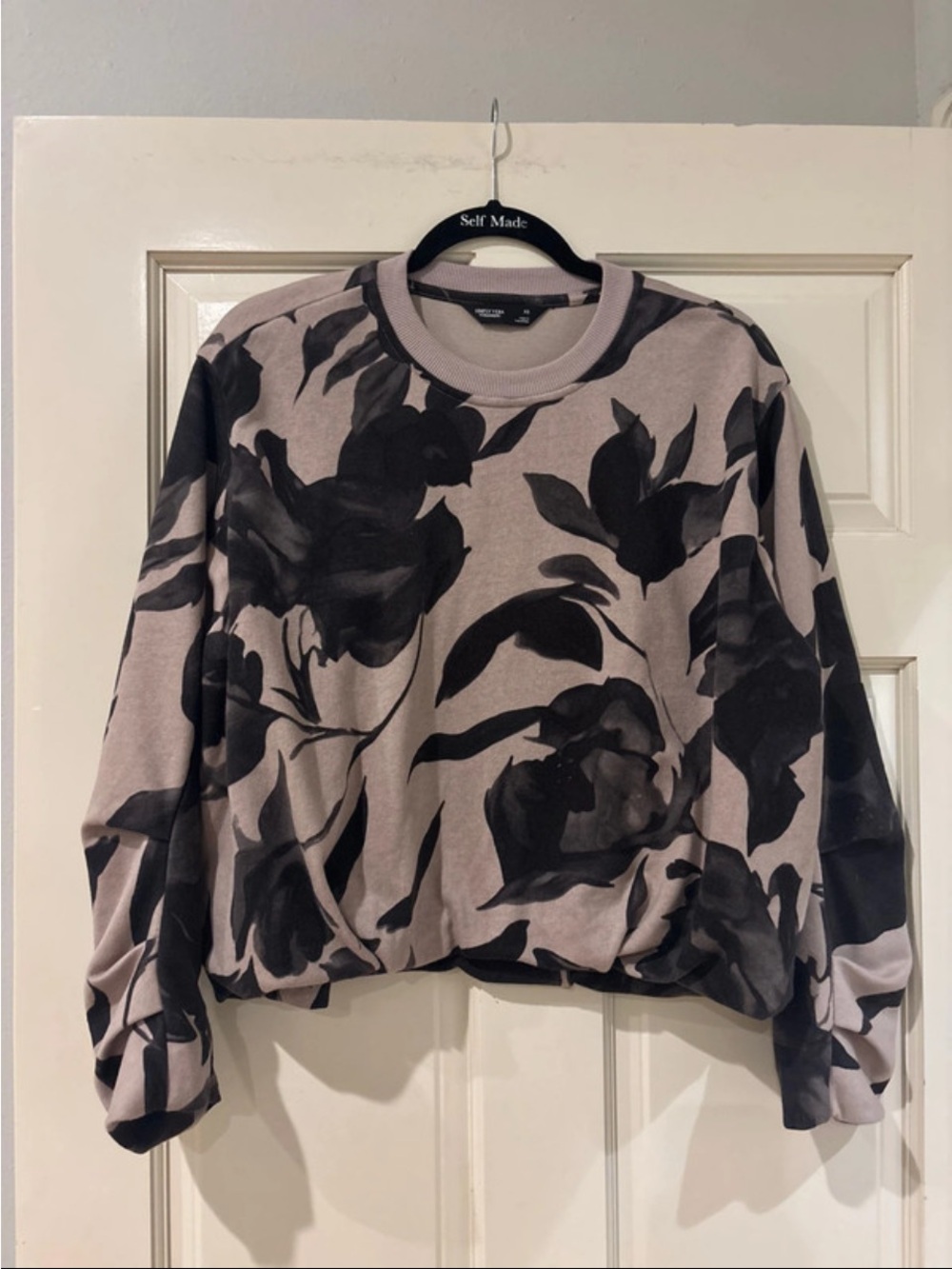 Simply Vera Vera Wang Taupe Sweatshirt with Black Floral Print